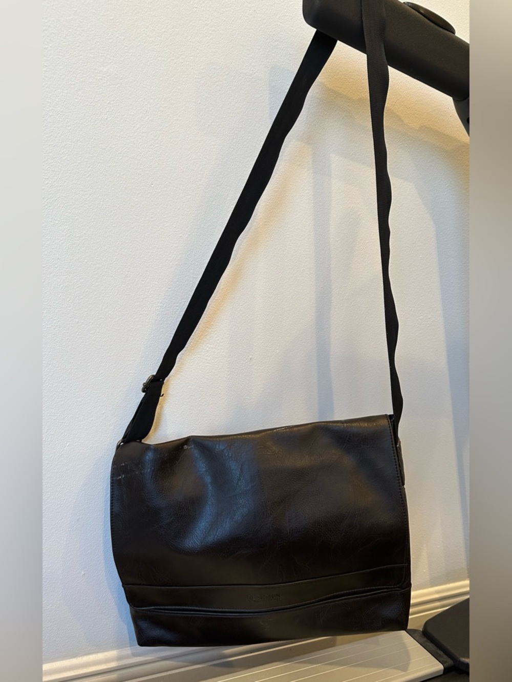 Kenneth Cole Reaction Brown Laptop Messenger Bag w/Adjustable Strap